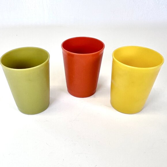 TUPPERWARE Vtg 17 Piece Kid Mini Dishes Pitcher Mug Toys Plates Cups Bowls 1970s - Picture 10 of 16